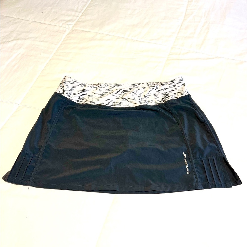 Brooks Running Skort Size Medium Equalibrium Technology Gray With Polka Dots